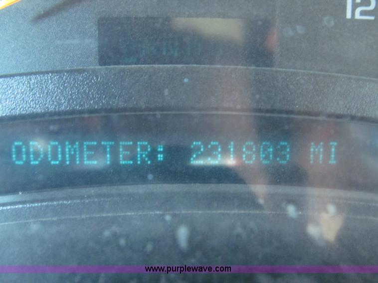 image for item F7096 2005 Chevrolet Silverado 3500 Crew Cab pickup truck