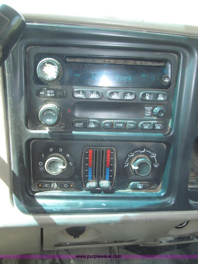 image for item F7096 2005 Chevrolet Silverado 3500 Crew Cab pickup truck