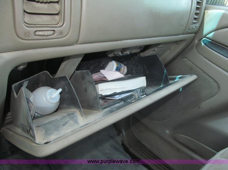 image for item F7096 2005 Chevrolet Silverado 3500 Crew Cab pickup truck