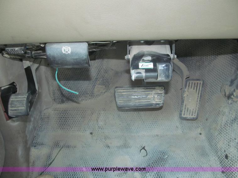 image for item F7096 2005 Chevrolet Silverado 3500 Crew Cab pickup truck