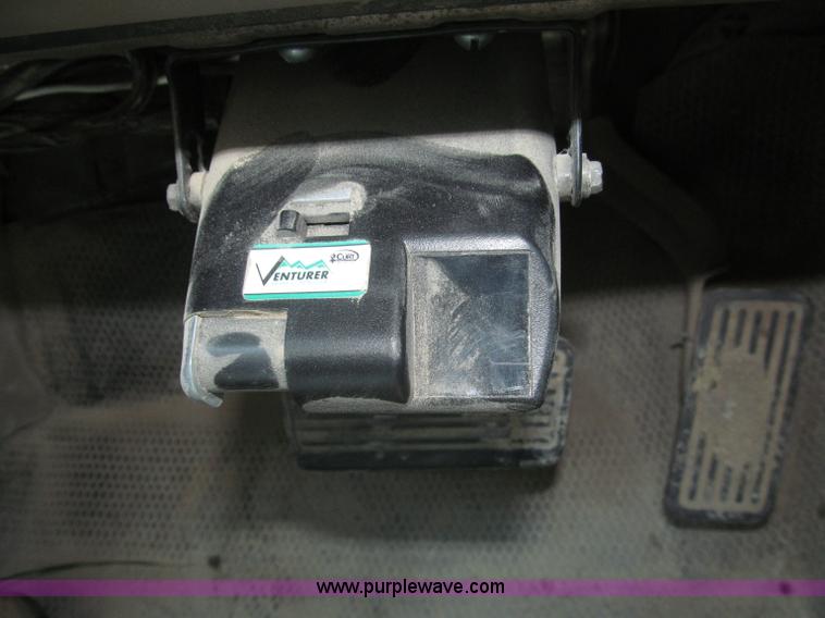 image for item F7096 2005 Chevrolet Silverado 3500 Crew Cab pickup truck