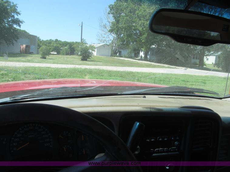 image for item F7096 2005 Chevrolet Silverado 3500 Crew Cab pickup truck