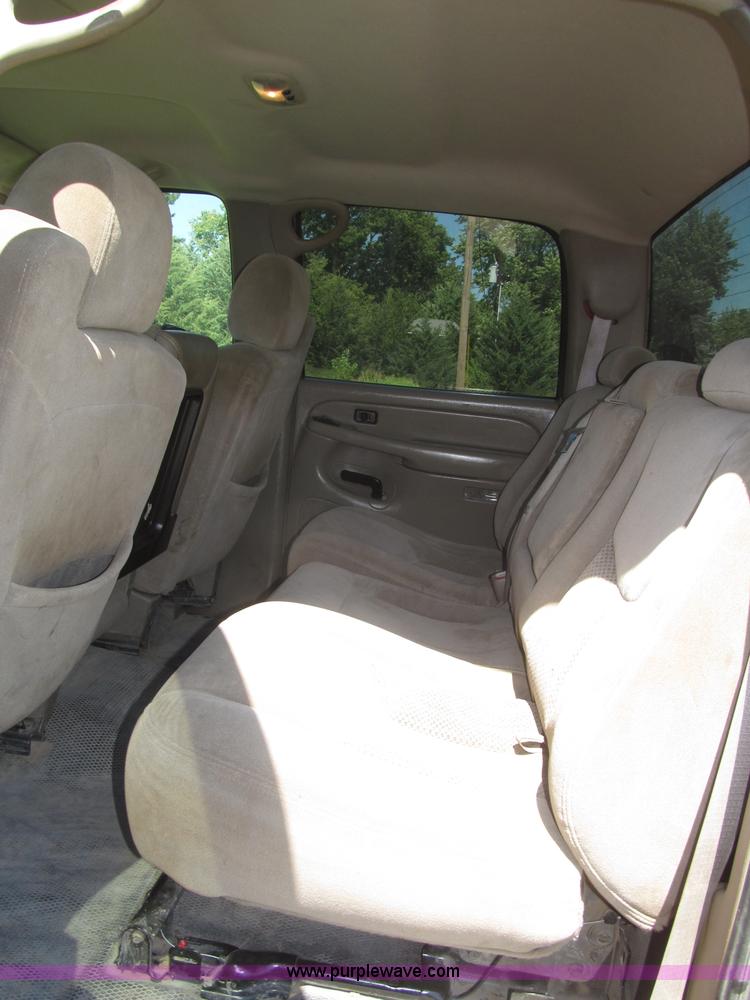 image for item F7096 2005 Chevrolet Silverado 3500 Crew Cab pickup truck