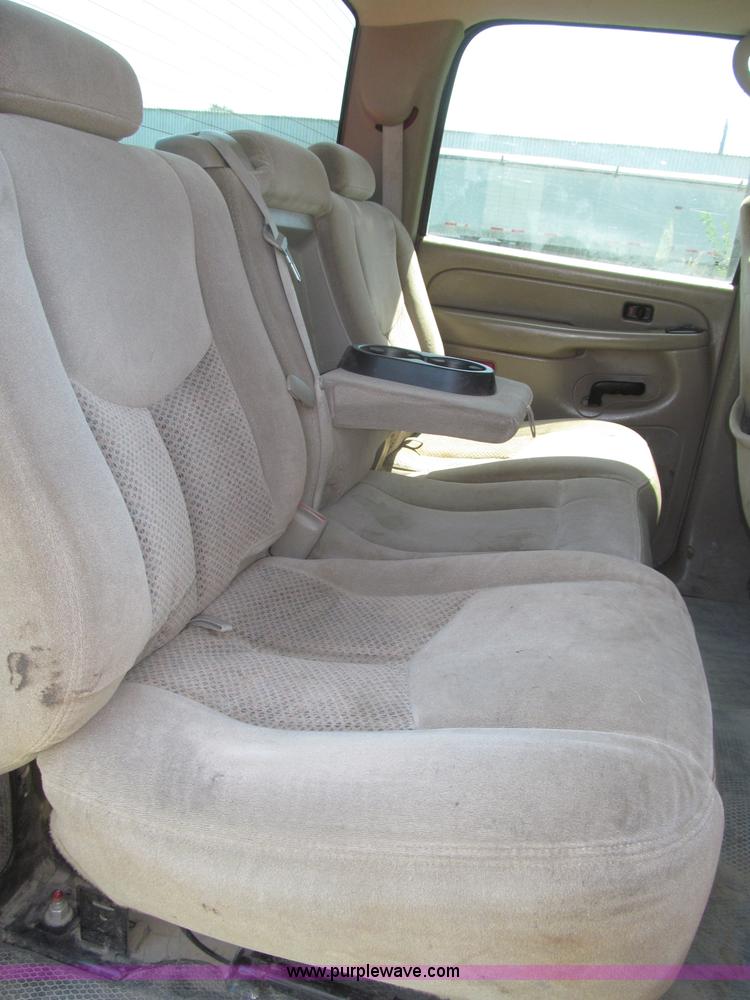 image for item F7096 2005 Chevrolet Silverado 3500 Crew Cab pickup truck