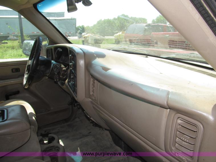 image for item F7096 2005 Chevrolet Silverado 3500 Crew Cab pickup truck