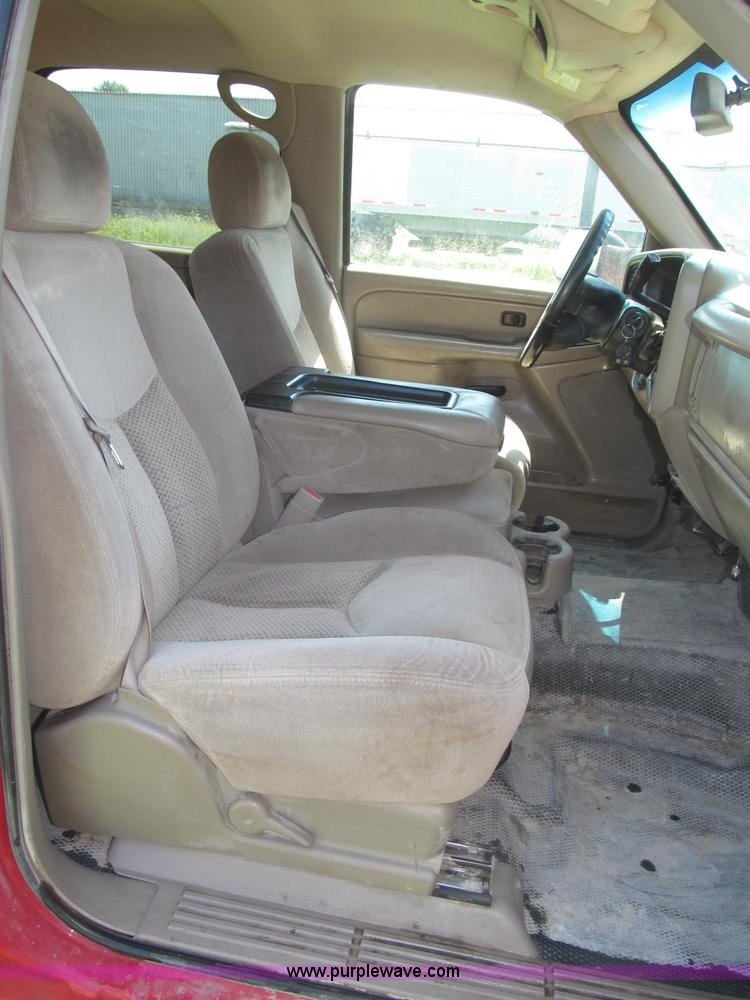 image for item F7096 2005 Chevrolet Silverado 3500 Crew Cab pickup truck