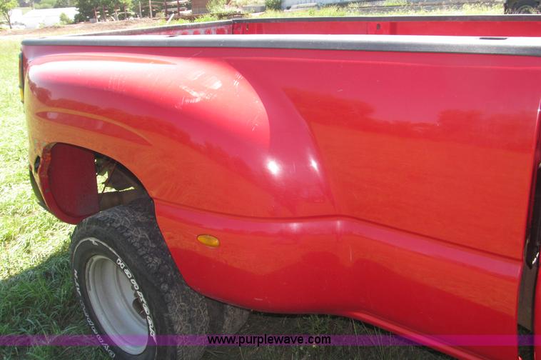 image for item F7096 2005 Chevrolet Silverado 3500 Crew Cab pickup truck