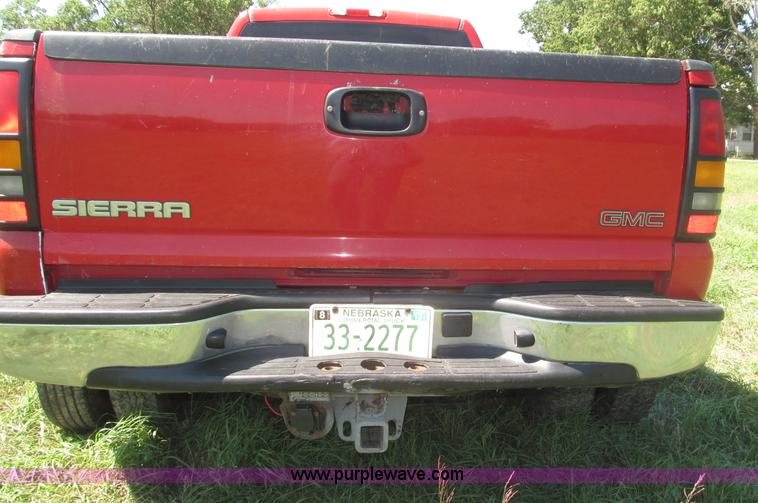 image for item F7096 2005 Chevrolet Silverado 3500 Crew Cab pickup truck