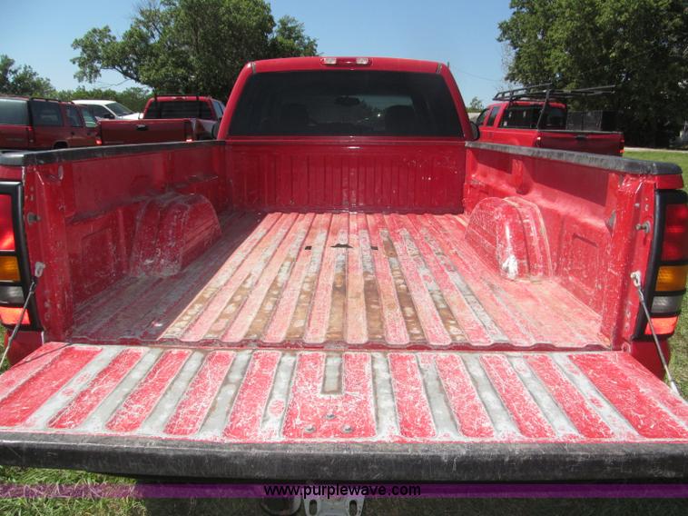 image for item F7096 2005 Chevrolet Silverado 3500 Crew Cab pickup truck