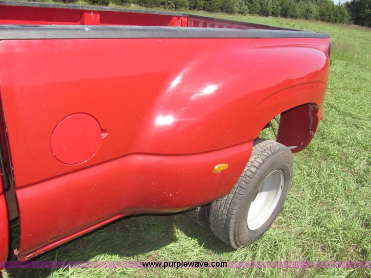 image for item F7096 2005 Chevrolet Silverado 3500 Crew Cab pickup truck