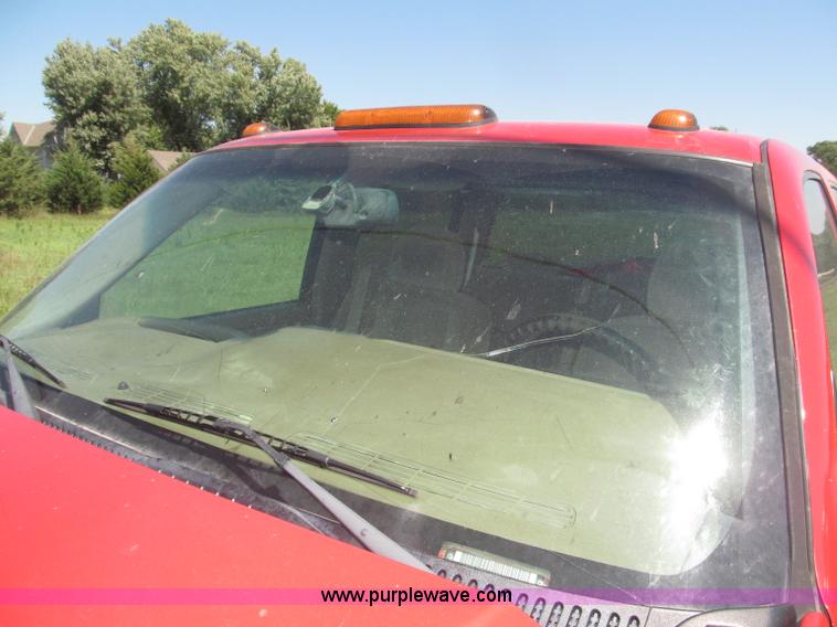 image for item F7096 2005 Chevrolet Silverado 3500 Crew Cab pickup truck