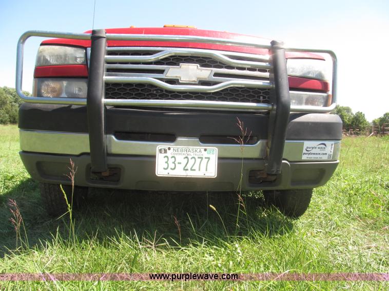 image for item F7096 2005 Chevrolet Silverado 3500 Crew Cab pickup truck