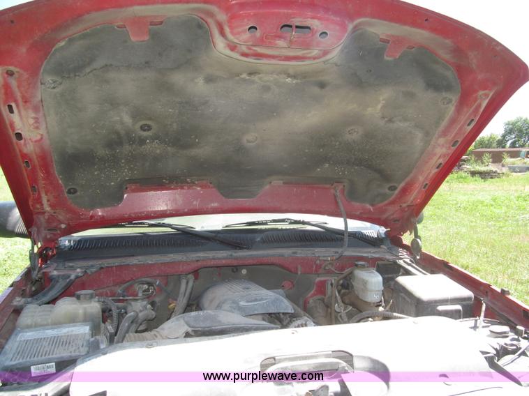 image for item F7096 2005 Chevrolet Silverado 3500 Crew Cab pickup truck