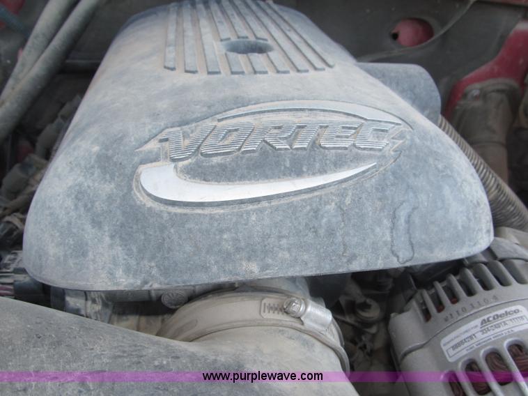 image for item F7096 2005 Chevrolet Silverado 3500 Crew Cab pickup truck