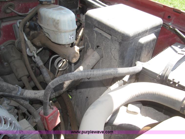 image for item F7096 2005 Chevrolet Silverado 3500 Crew Cab pickup truck