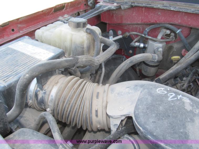 image for item F7096 2005 Chevrolet Silverado 3500 Crew Cab pickup truck