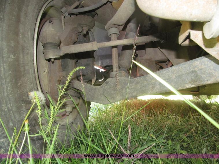 image for item F7096 2005 Chevrolet Silverado 3500 Crew Cab pickup truck