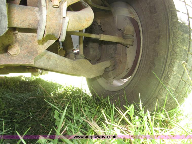 image for item F7096 2005 Chevrolet Silverado 3500 Crew Cab pickup truck