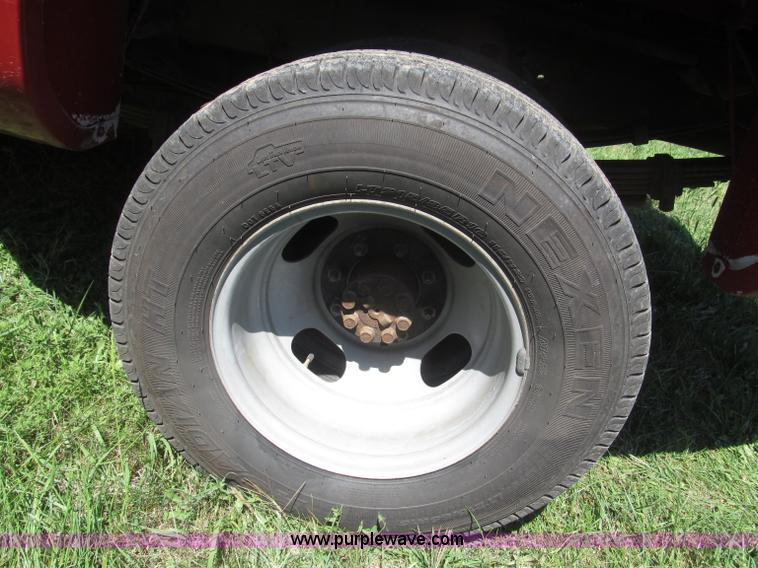 image for item F7096 2005 Chevrolet Silverado 3500 Crew Cab pickup truck