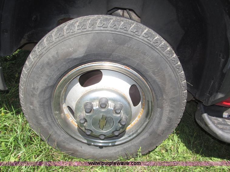 image for item F7096 2005 Chevrolet Silverado 3500 Crew Cab pickup truck