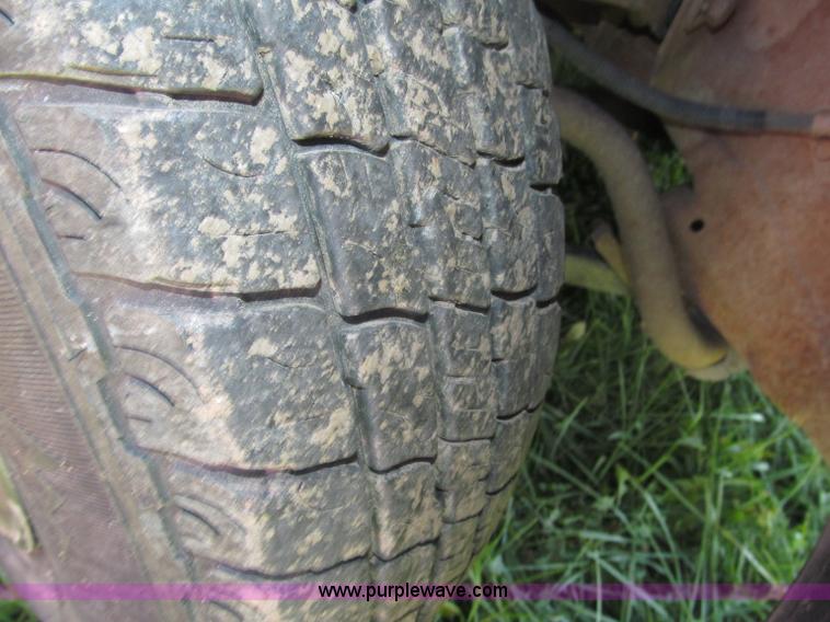 image for item F7096 2005 Chevrolet Silverado 3500 Crew Cab pickup truck