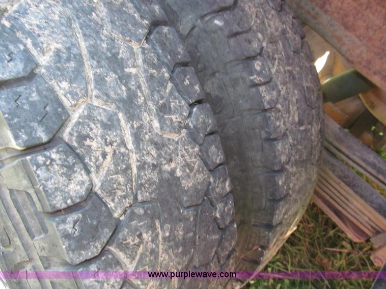 image for item F7096 2005 Chevrolet Silverado 3500 Crew Cab pickup truck