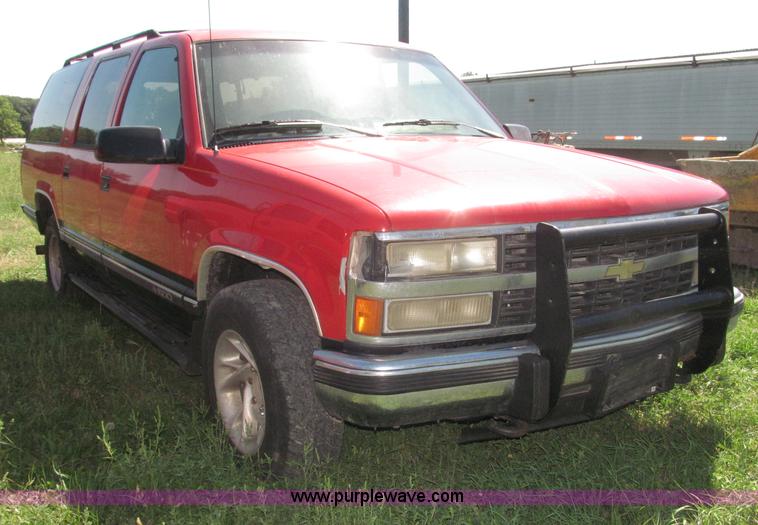 image for item F7097 1993 Chevrolet Suburban K1500 SUV