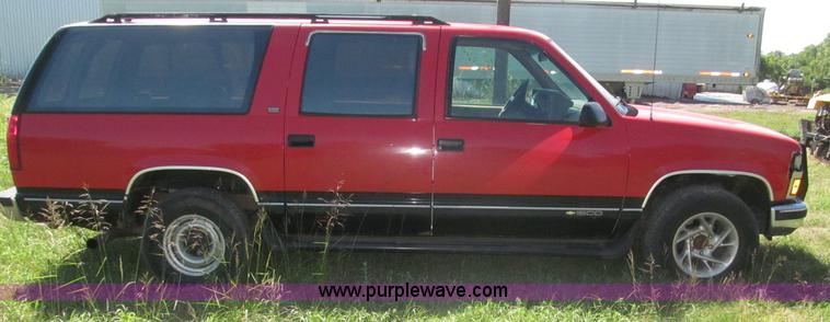 image for item F7097 1993 Chevrolet Suburban K1500 SUV