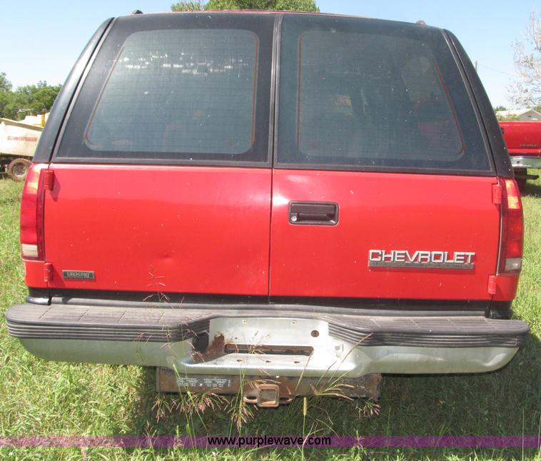 image for item F7097 1993 Chevrolet Suburban K1500 SUV