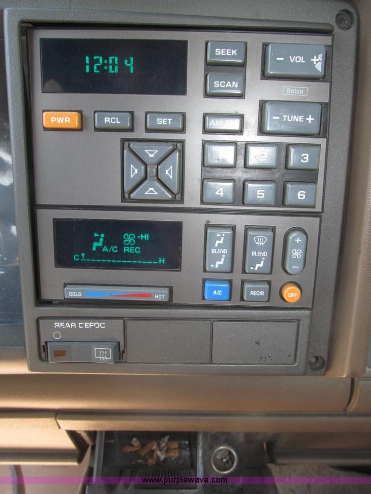 image for item F7097 1993 Chevrolet Suburban K1500 SUV