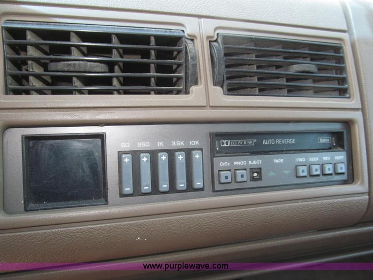 image for item F7097 1993 Chevrolet Suburban K1500 SUV