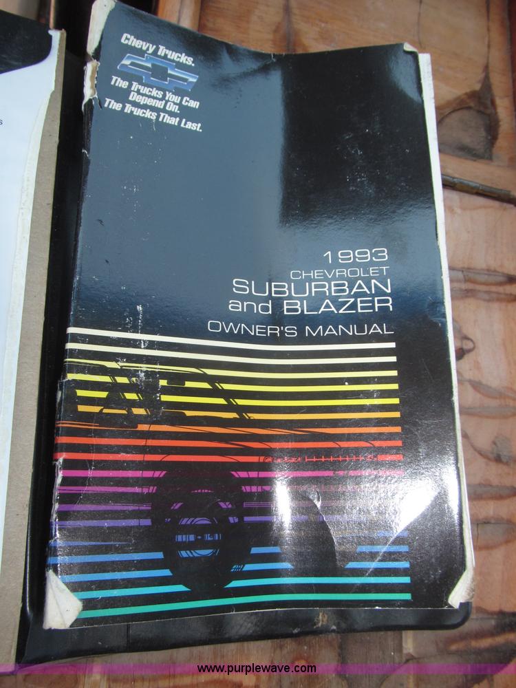 image for item F7097 1993 Chevrolet Suburban K1500 SUV