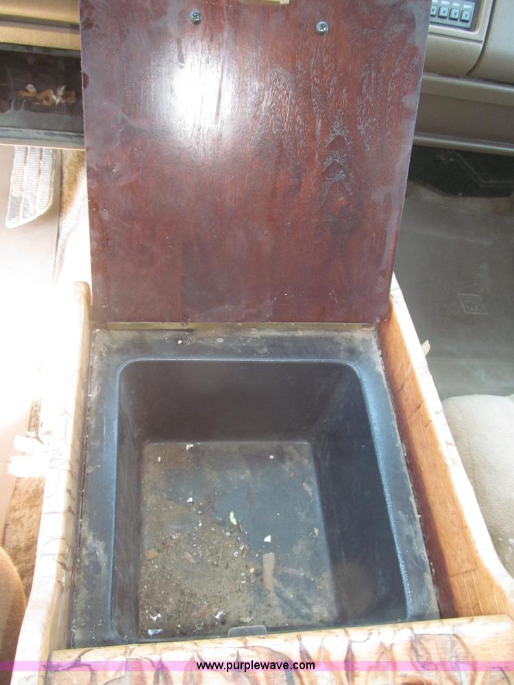 image for item F7097 1993 Chevrolet Suburban K1500 SUV