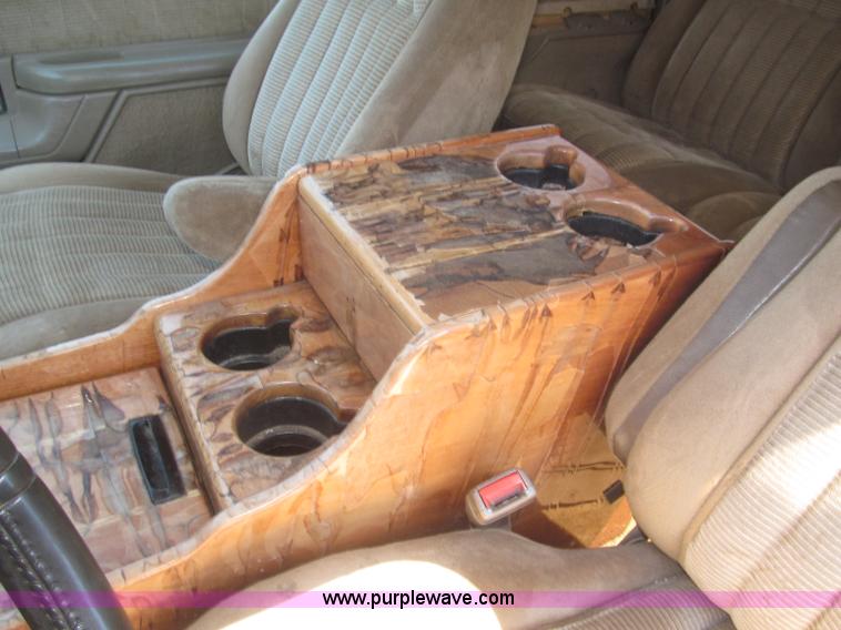 image for item F7097 1993 Chevrolet Suburban K1500 SUV