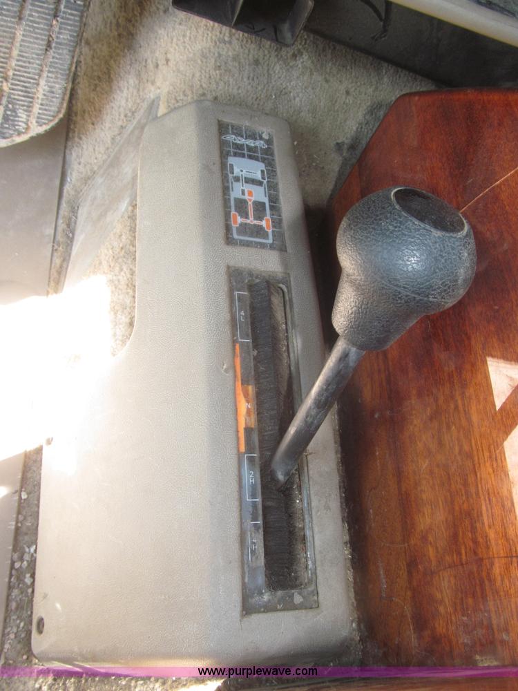 image for item F7097 1993 Chevrolet Suburban K1500 SUV