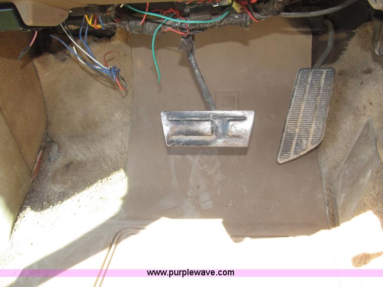 image for item F7097 1993 Chevrolet Suburban K1500 SUV