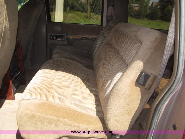 image for item F7097 1993 Chevrolet Suburban K1500 SUV