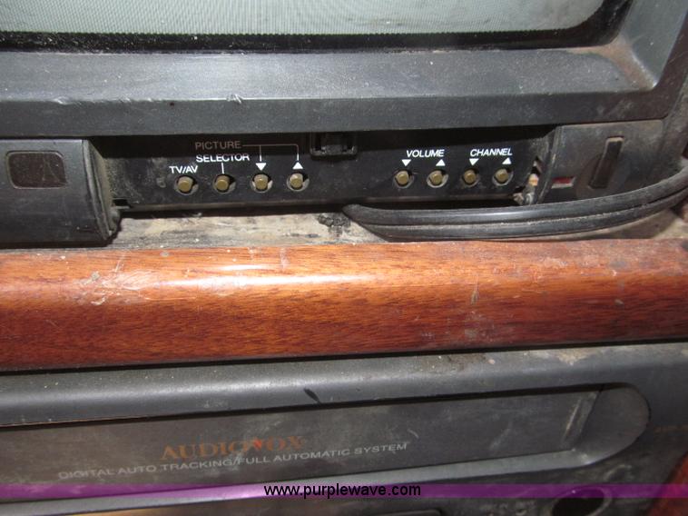 image for item F7097 1993 Chevrolet Suburban K1500 SUV