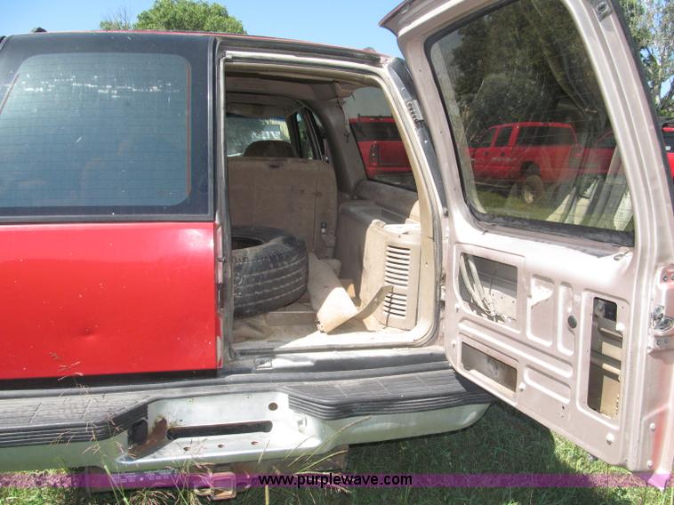 image for item F7097 1993 Chevrolet Suburban K1500 SUV