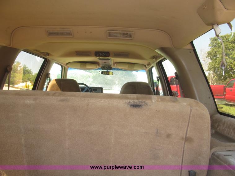 image for item F7097 1993 Chevrolet Suburban K1500 SUV