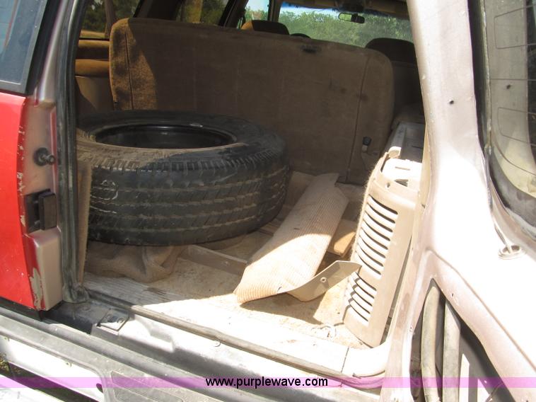 image for item F7097 1993 Chevrolet Suburban K1500 SUV