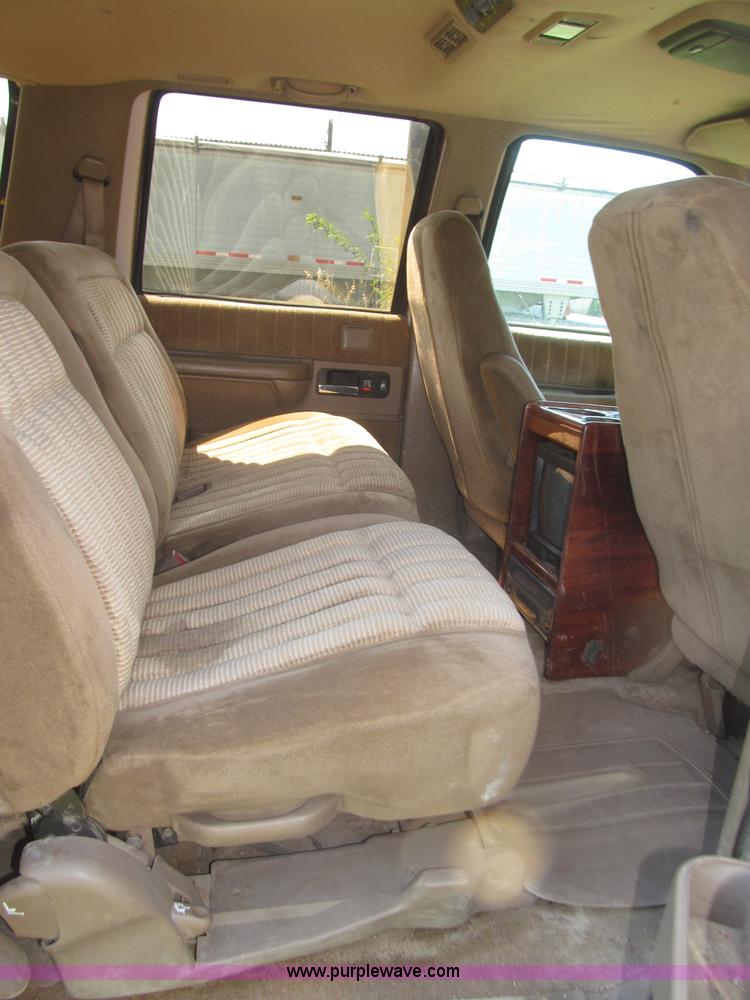 image for item F7097 1993 Chevrolet Suburban K1500 SUV