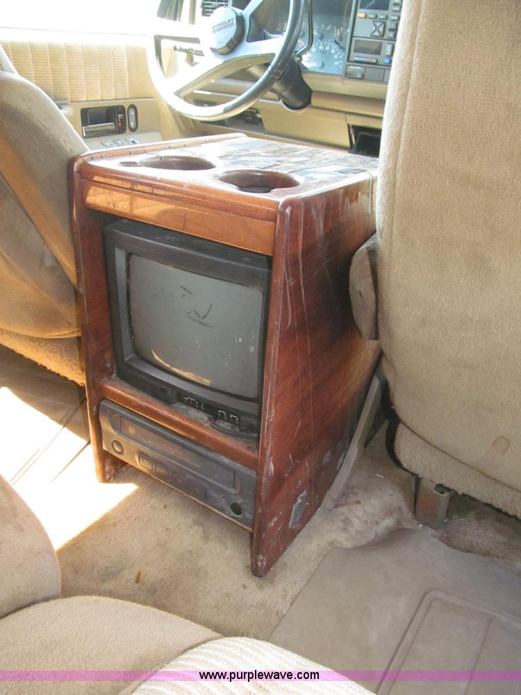 image for item F7097 1993 Chevrolet Suburban K1500 SUV