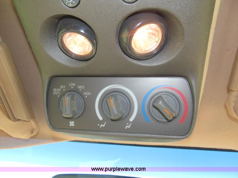 image for item F7097 1993 Chevrolet Suburban K1500 SUV