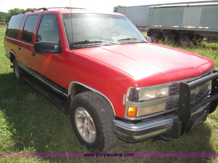 image for item F7097 1993 Chevrolet Suburban K1500 SUV