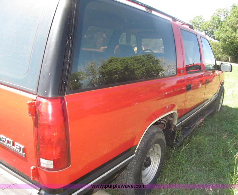 image for item F7097 1993 Chevrolet Suburban K1500 SUV