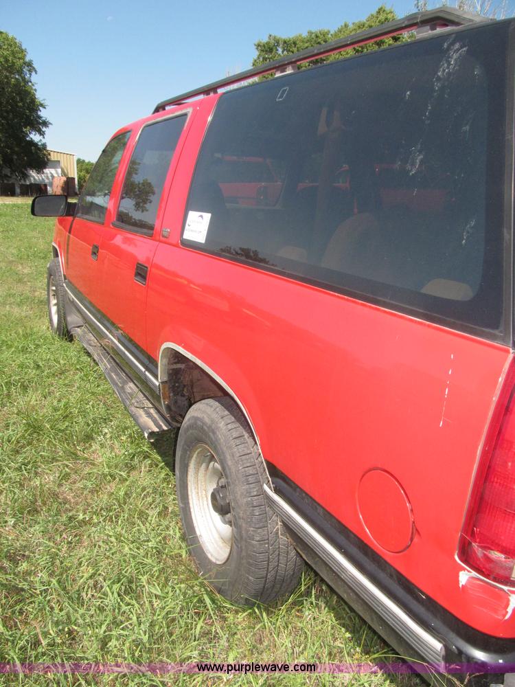 image for item F7097 1993 Chevrolet Suburban K1500 SUV