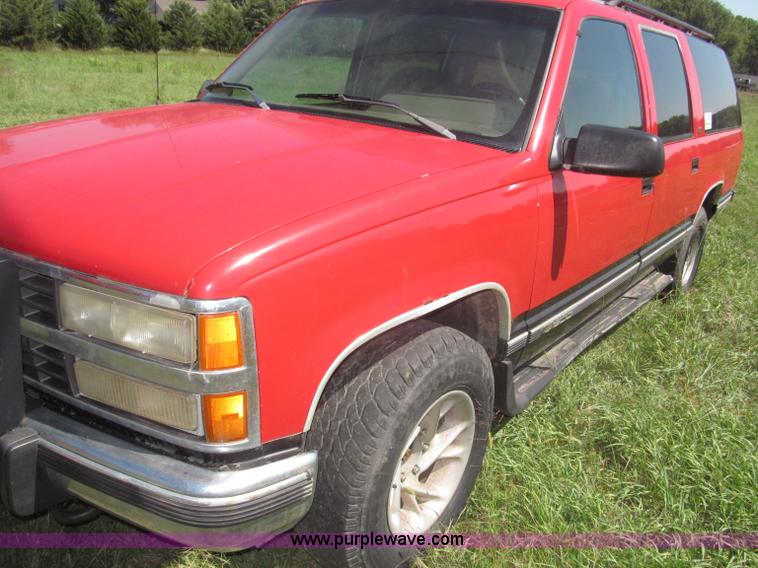 image for item F7097 1993 Chevrolet Suburban K1500 SUV
