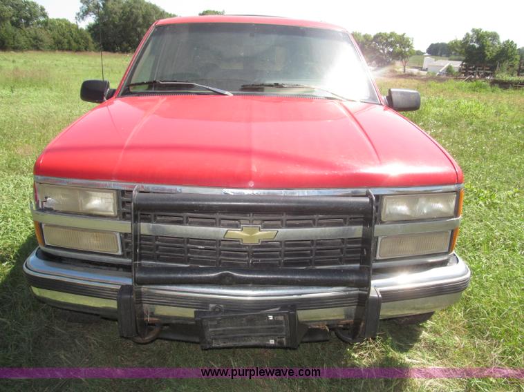 image for item F7097 1993 Chevrolet Suburban K1500 SUV