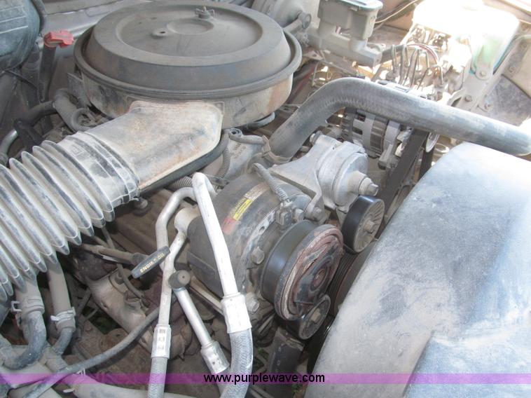 image for item F7097 1993 Chevrolet Suburban K1500 SUV